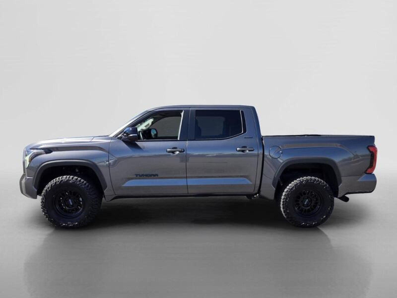 Used 2024 Toyota Tundra Limited AWD/4WD image 2
