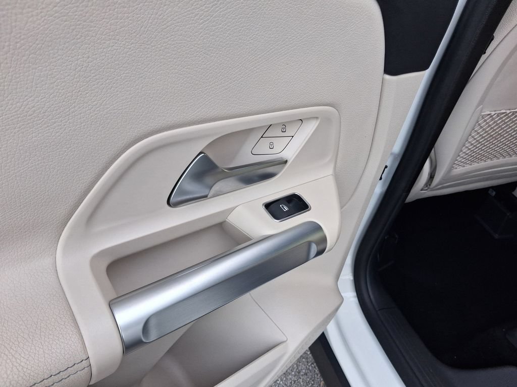Used 2025 Mercedes-Benz GLB 250 image 14