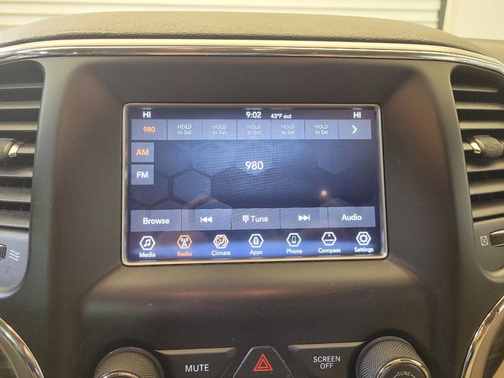 Used 2019 Jeep Grand Cherokee Laredo image 25