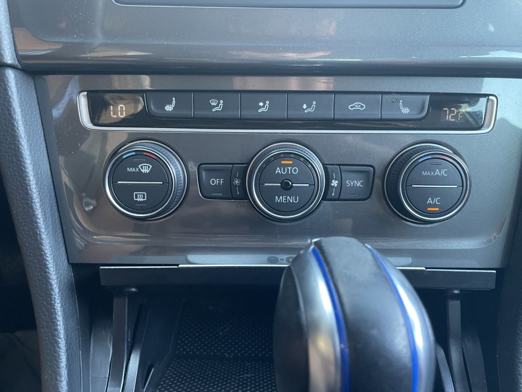 Used 2016 Volkswagen e-Golf SE w/ DC Fast Charging Package image 30