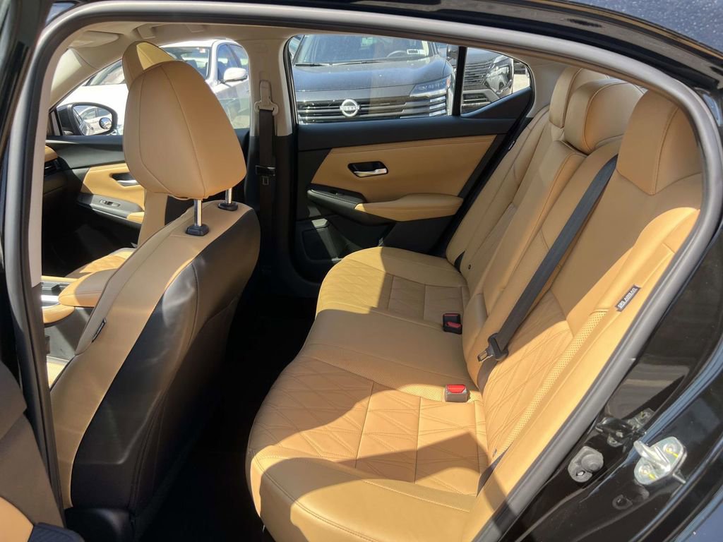 Used 2023 Nissan Sentra SV w/ SV Premium Package image 11