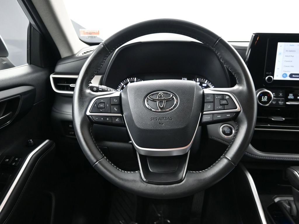 Used 2024 Toyota Highlander LE image 32