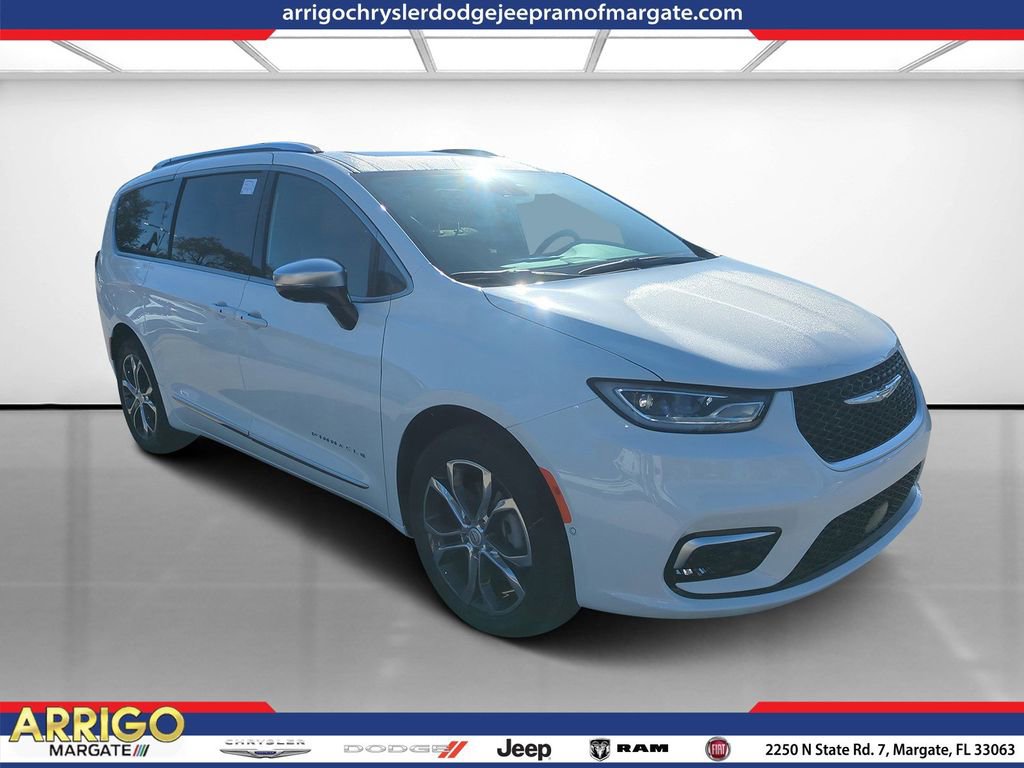 New 2026 Chrysler Pacifica Pinnacle AWD/4WD image 1