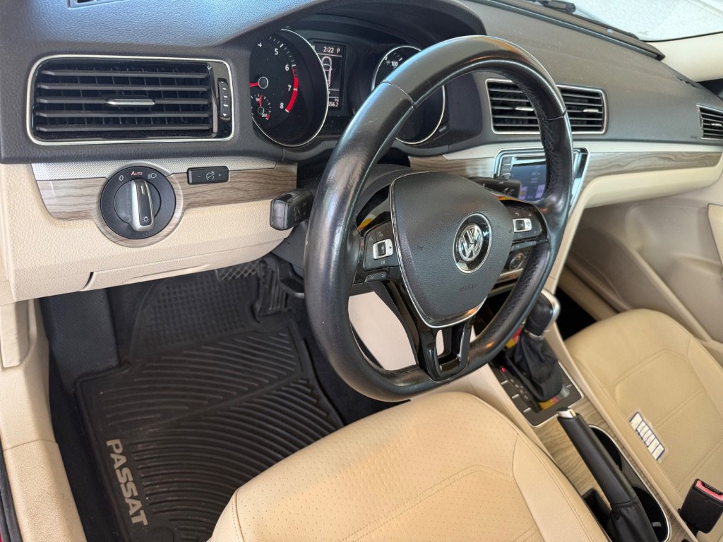 Used 2016 Volkswagen Passat 1.8T SE FWD image 19