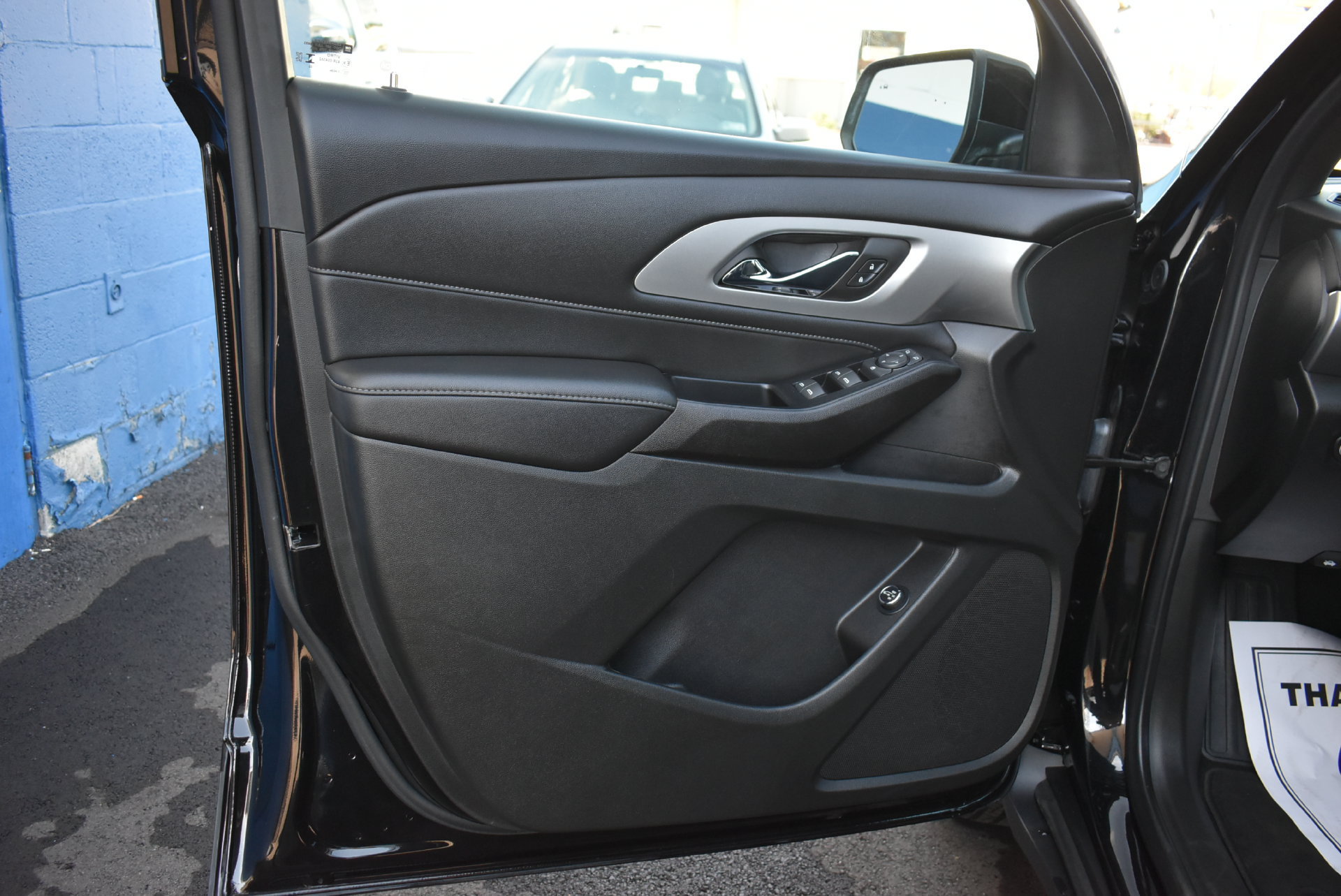 Used 2023 Chevrolet Traverse LT w/ Midnight/Sport Edition AWD/4WD image 10