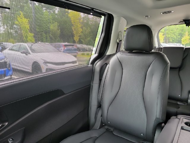 New 2027 Kia Carnival SX w/ Dark Edition Package FWD image 10