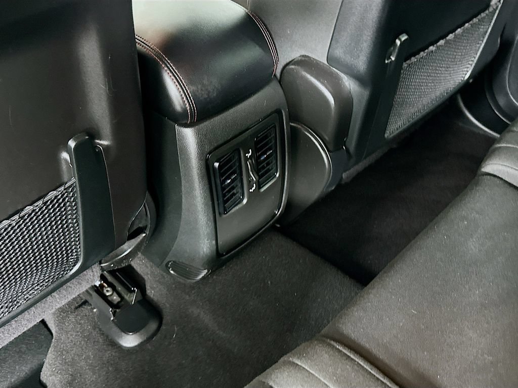 Certified 2023 Dodge Durango R/T w/ Blacktop Package AWD/4WD image 37