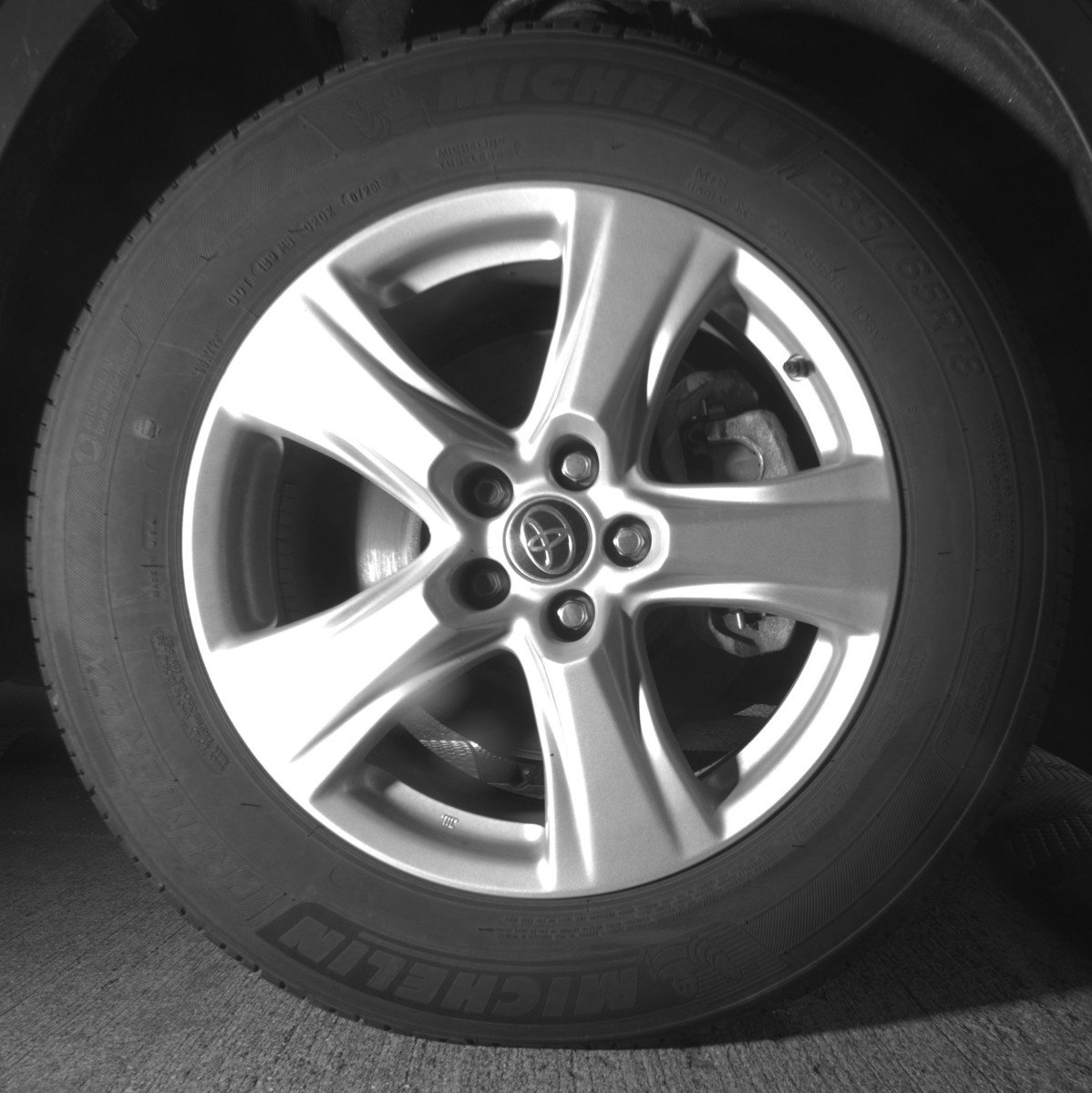 Used 2025 Toyota Highlander LE FWD image 13