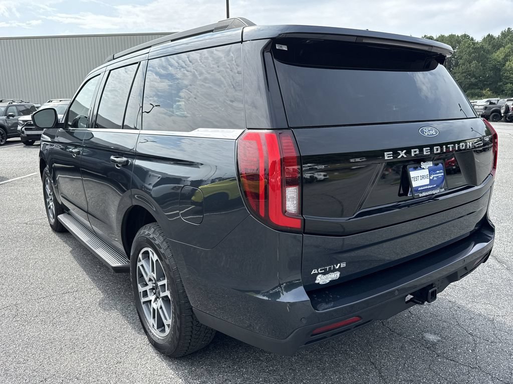 Used 2025 Ford Expedition Active AWD/4WD image 5
