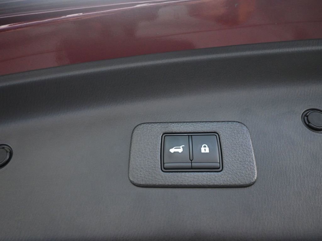 Used 2024 Nissan Armada Platinum w/ Captain's Chairs Package image 9