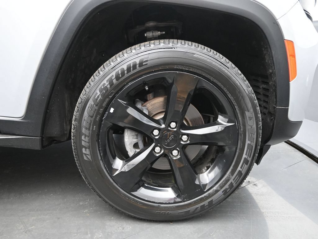 Used 2024 Jeep Grand Cherokee Altitude AWD/4WD image 42