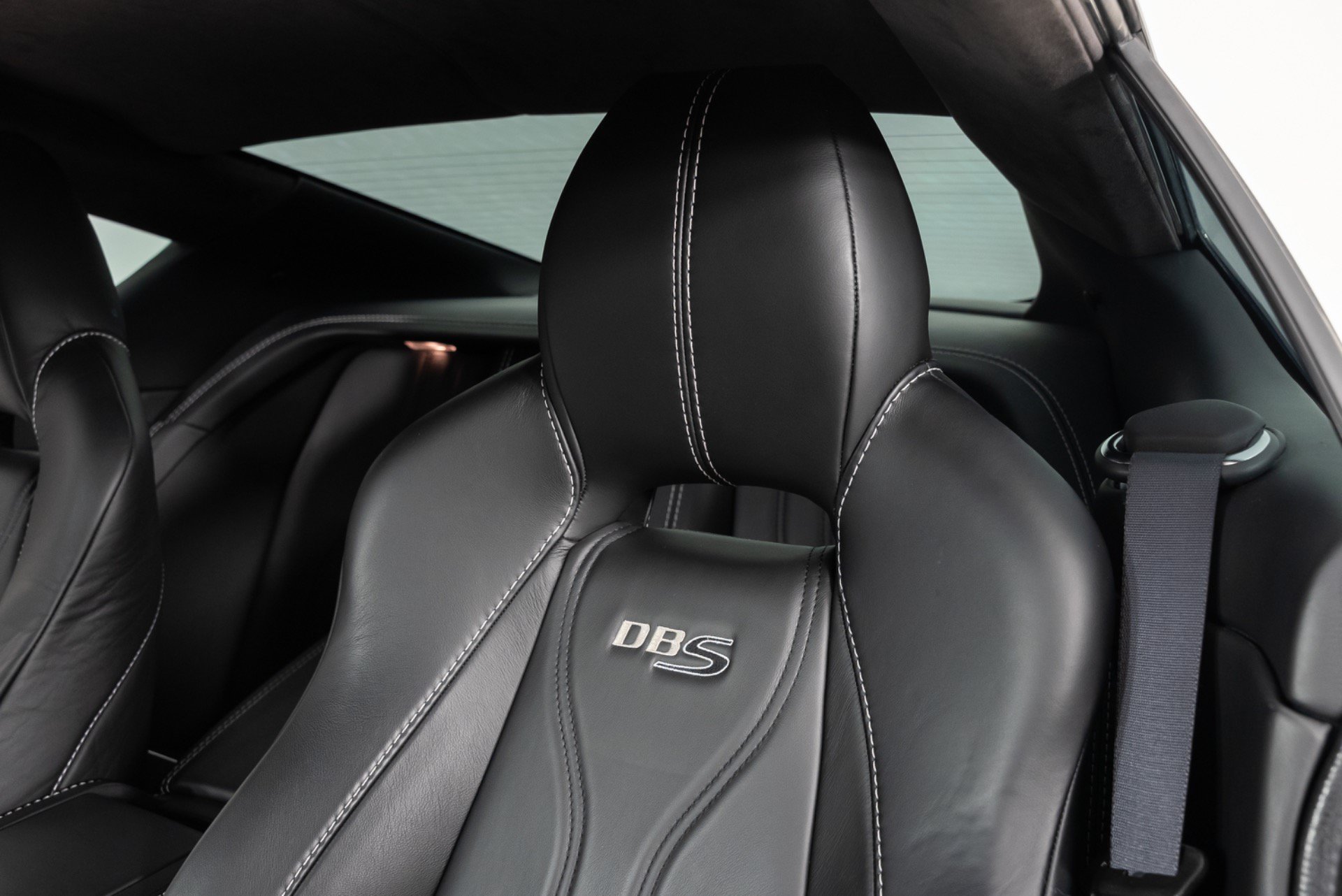 Used 2011 Aston Martin DBS Coupe RWD image 15