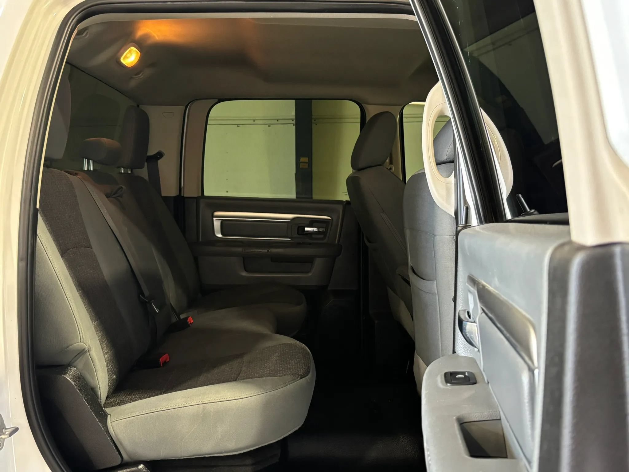 Used 2018 RAM 3500 SLT w/ Luxury Group AWD/4WD image 15