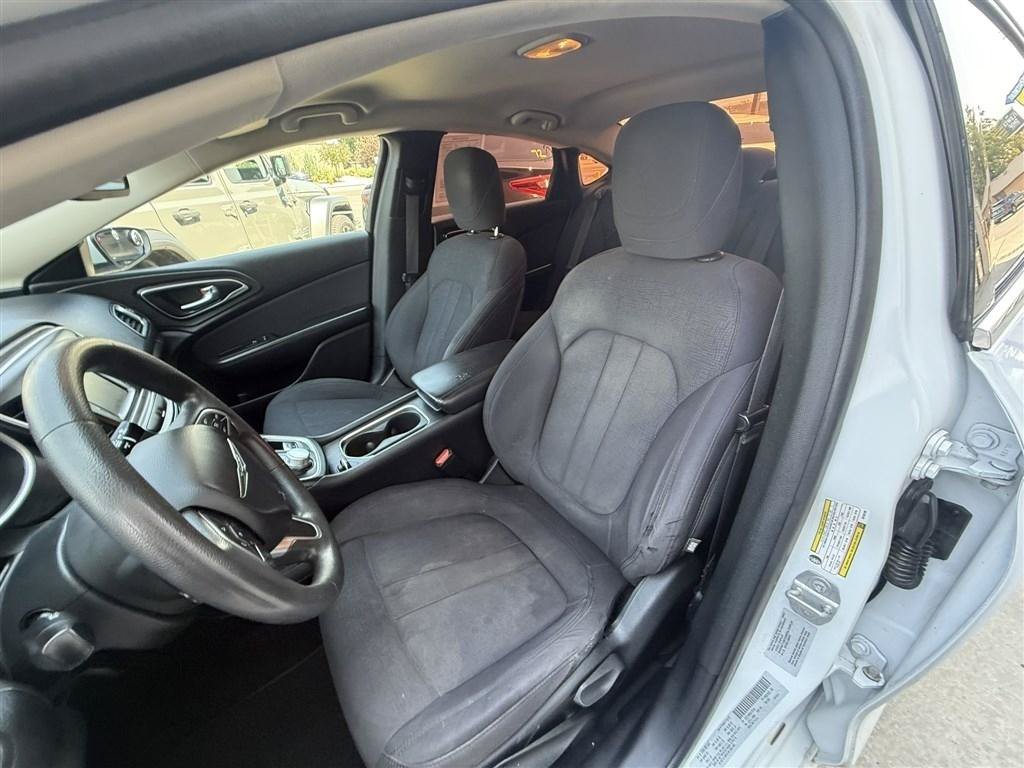 Used 2016 Chrysler 200 Limited FWD image 14