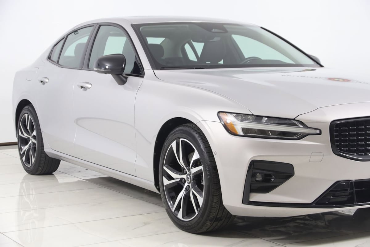 Used 2024 Volvo S60 B5 Plus AWD/4WD image 40