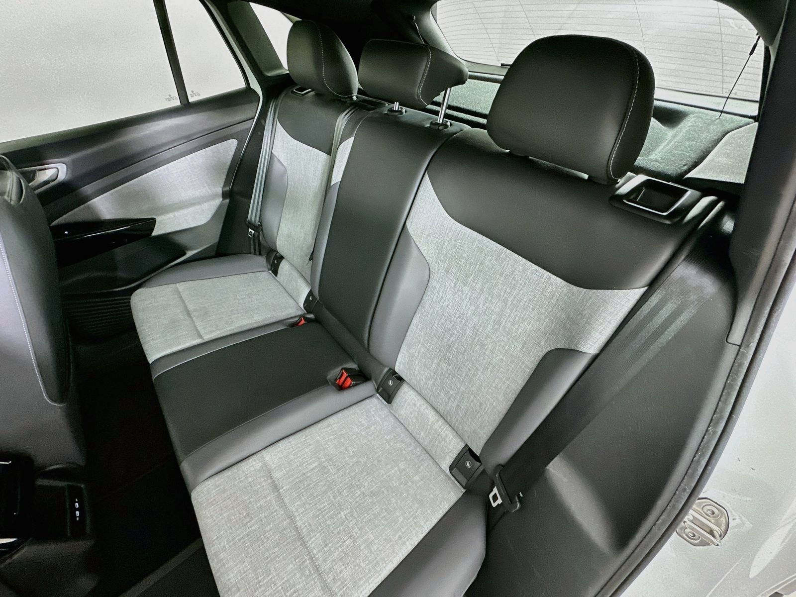 Certified 2023 Volkswagen ID.4 Pro AWD/4WD image 34