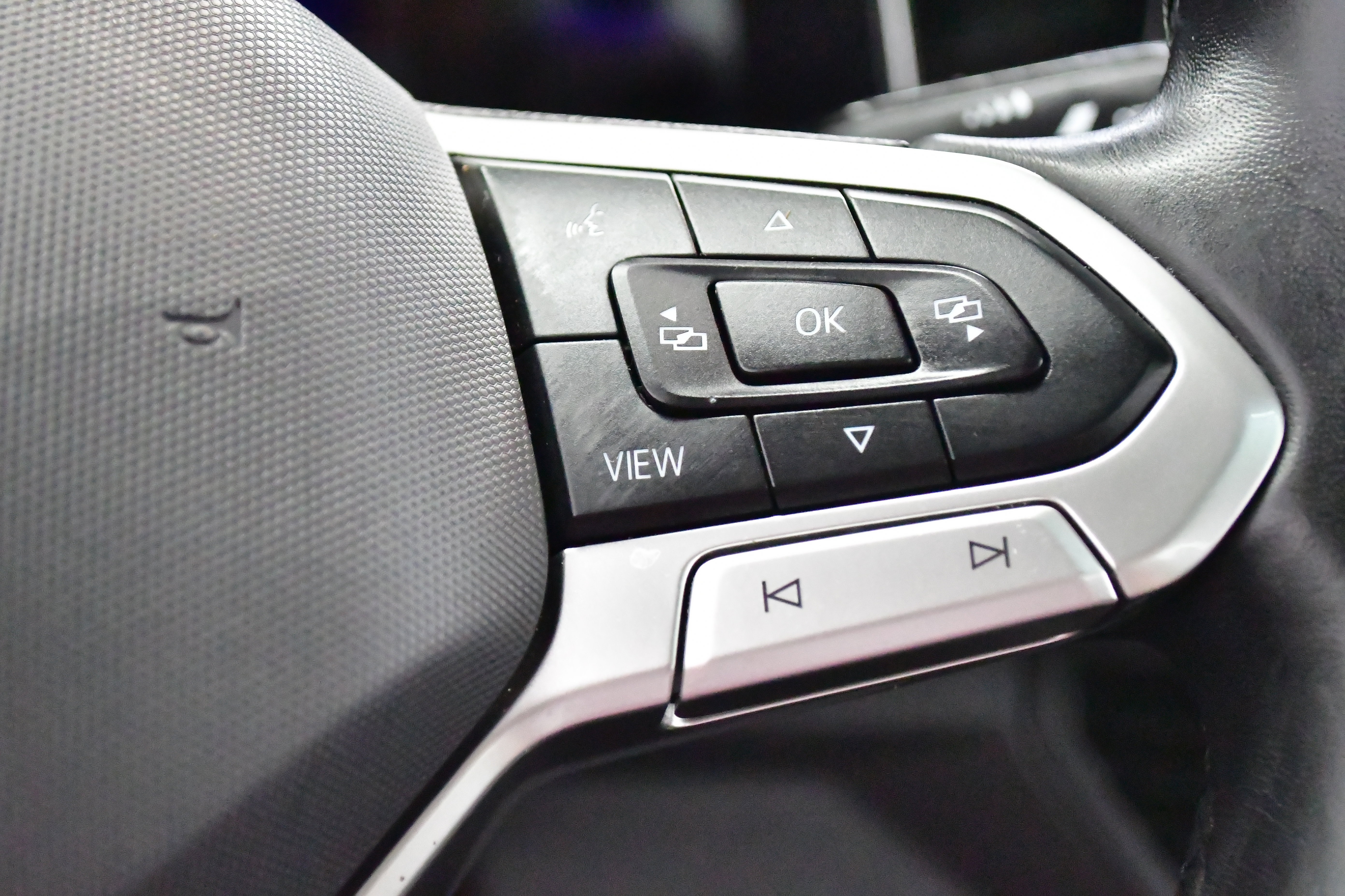 Used 2025 Volkswagen Jetta SE image 24