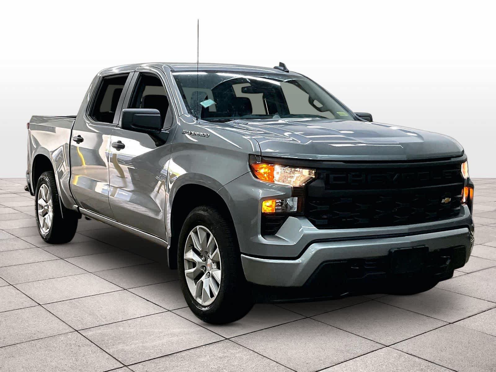 Used 2026 Chevrolet Silverado 1500 Custom RWD image 2