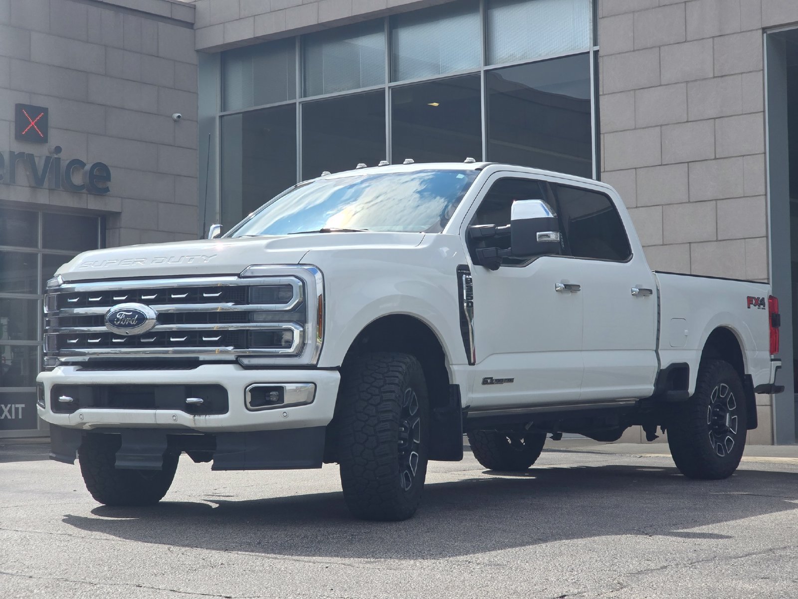 Used 2024 Ford F350 Platinum w/ FX4 Off-Road Package AWD/4WD image 18