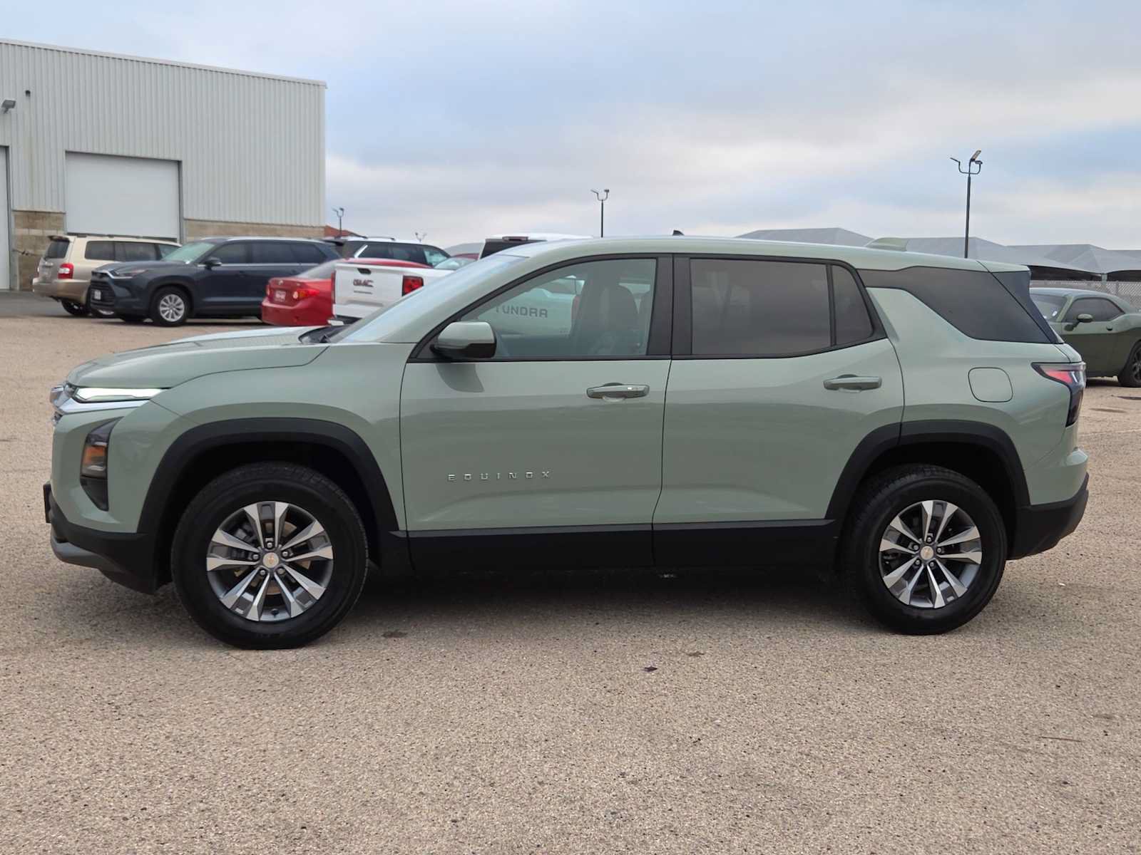 Used 2026 Chevrolet Equinox LT w/ Convenience Package II FWD image 5