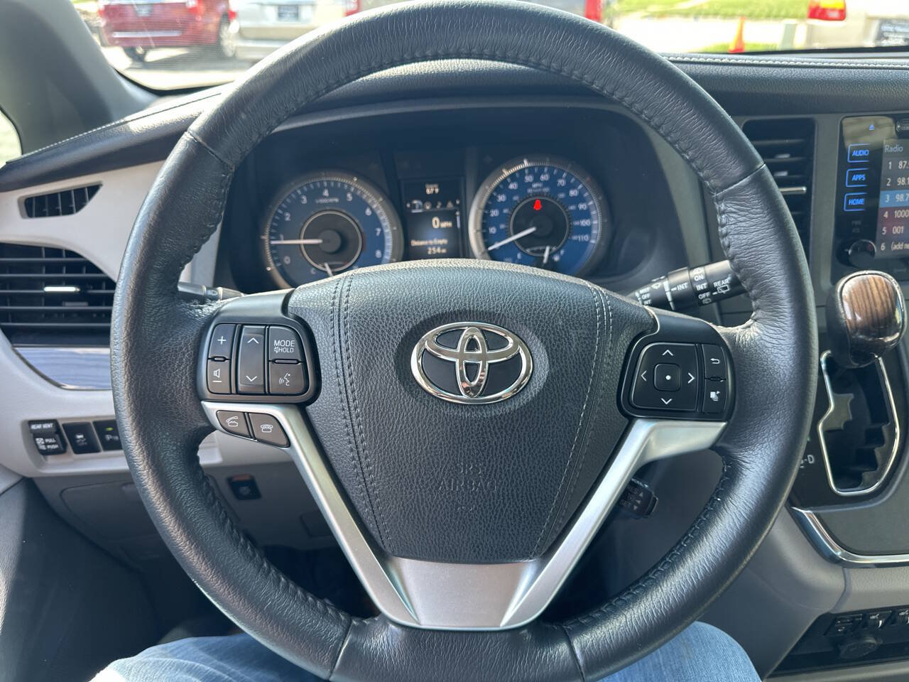 Used 2017 Toyota Sienna XLE w/ XLE Navigation Package FWD image 16