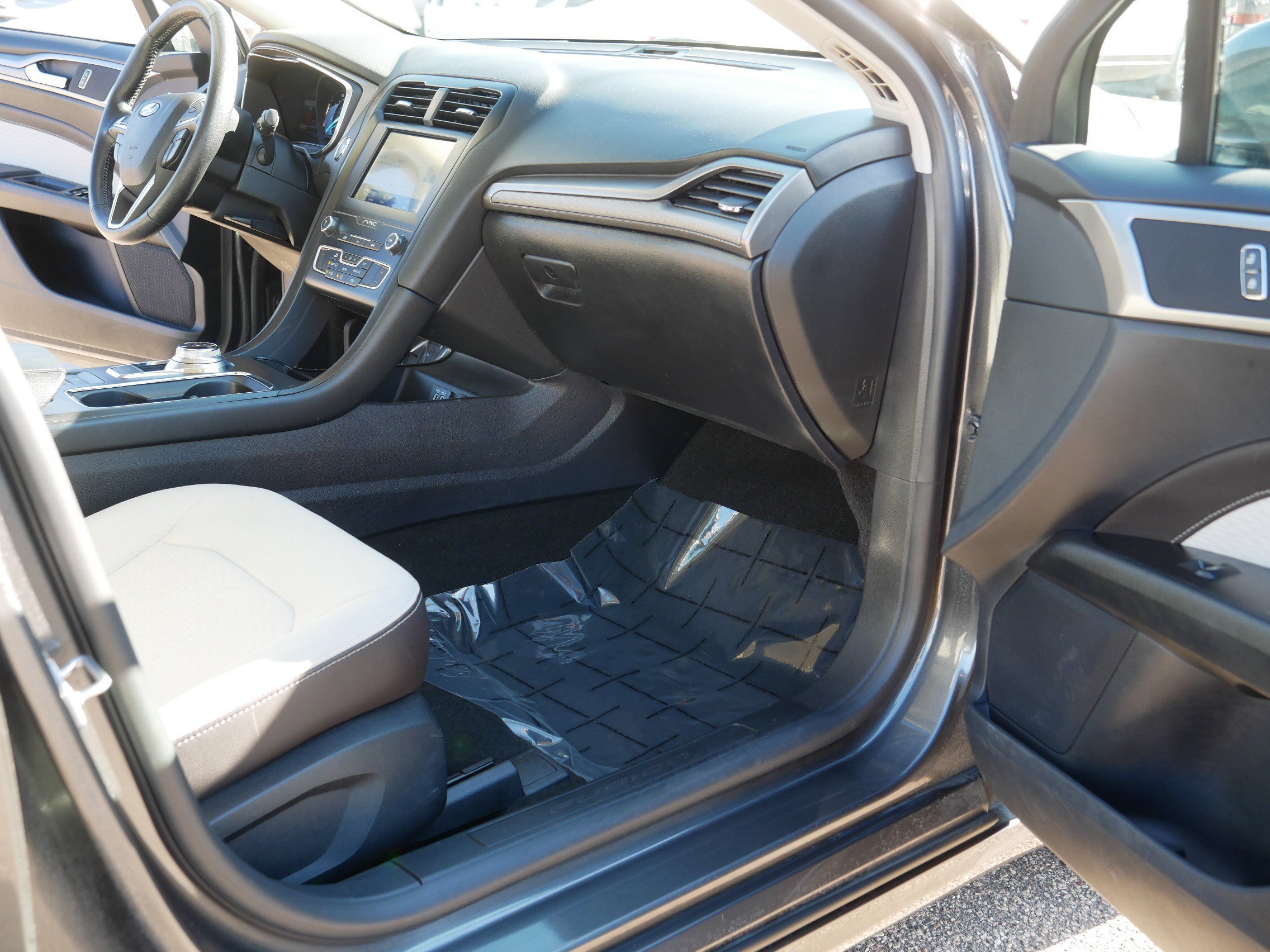 Used 2020 Ford Fusion SE w/ Equipment Group 151A image 19