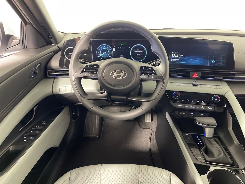 New 2025 Hyundai Elantra Limited image 15