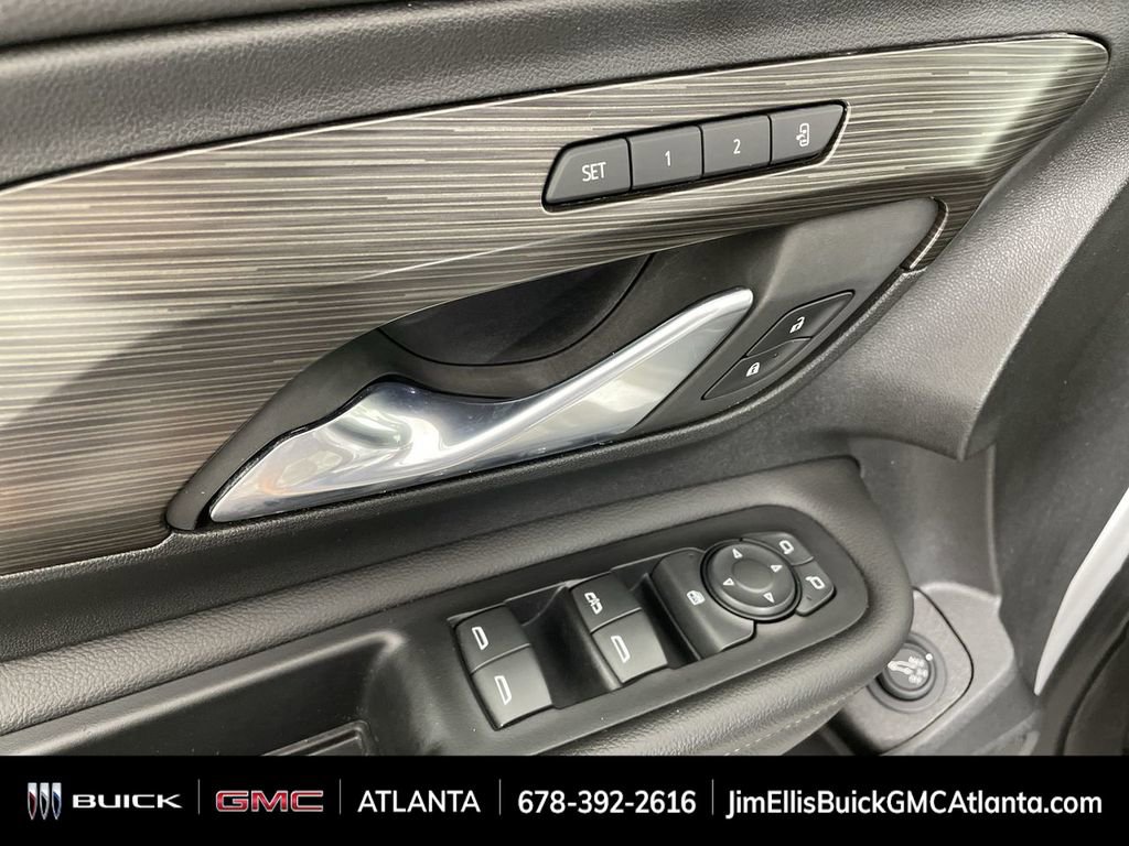 Used 2023 GMC Terrain SLT image 23