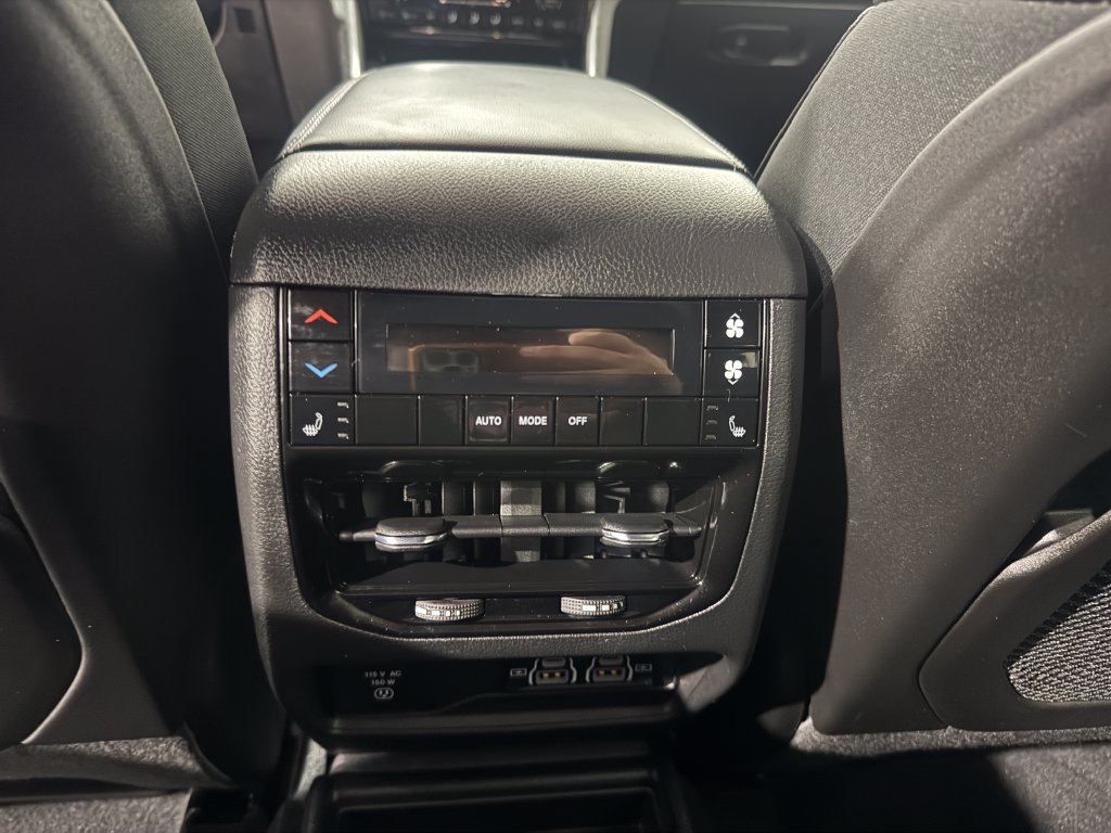Used 2025 Jeep Grand Cherokee L Limited w/ Black Appearance Package AWD/4WD image 39