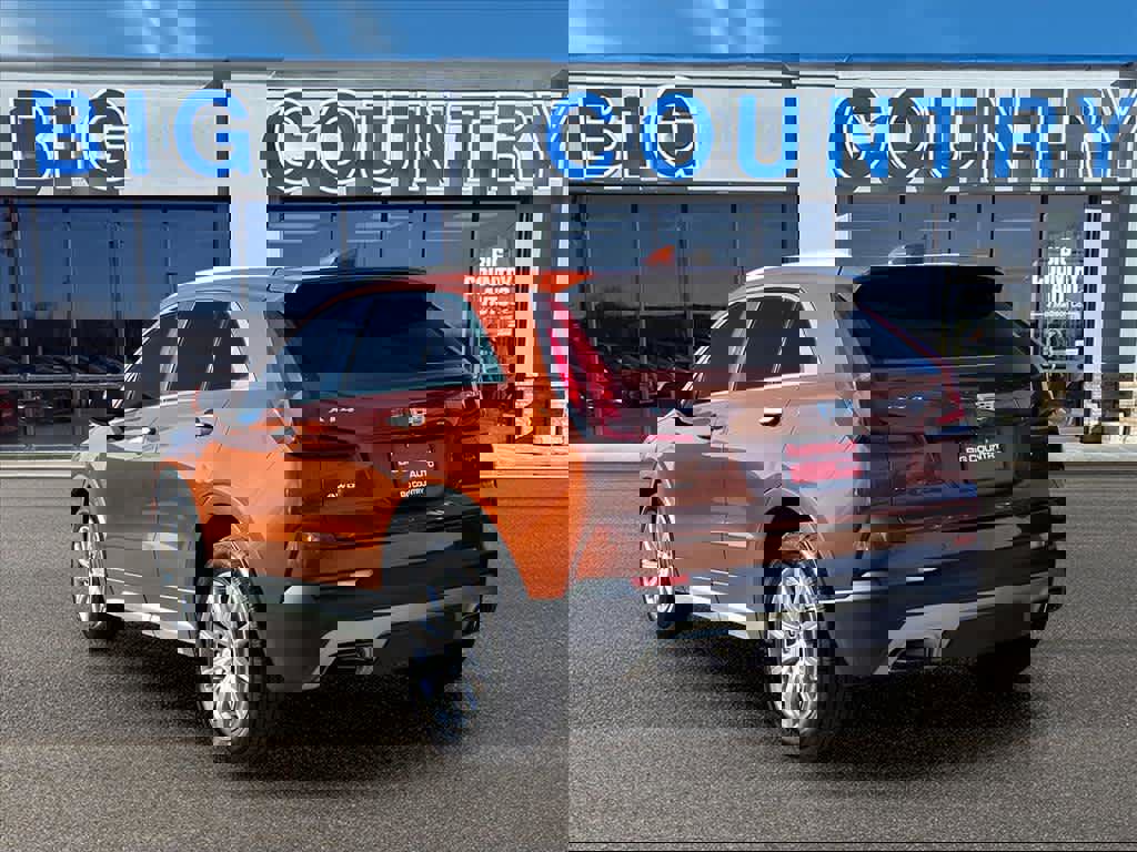 Used 2019 Cadillac XT4 Premium Luxury image 2