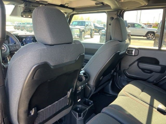 Certified 2025 Jeep Wrangler Unlimited Rubicon AWD/4WD image 23