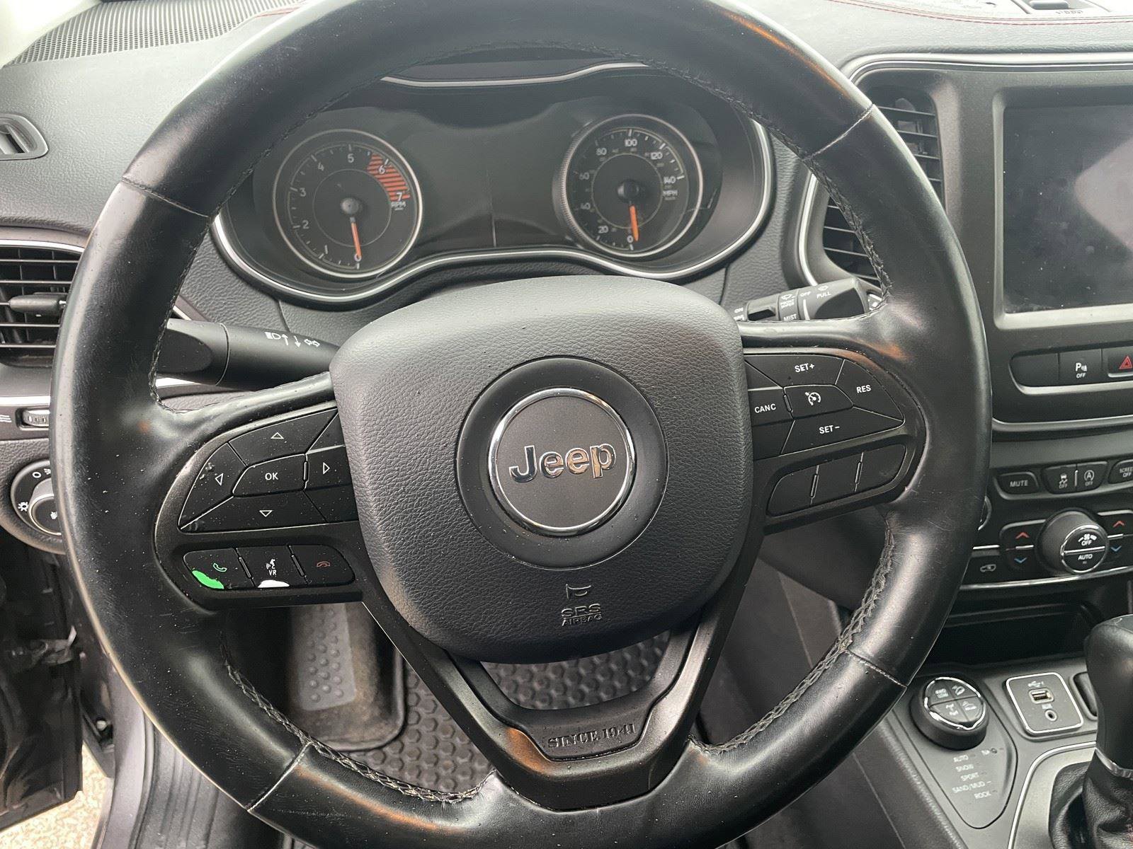 Used 2020 Jeep Cherokee Trailhawk w/ Cold Weather Group image 14