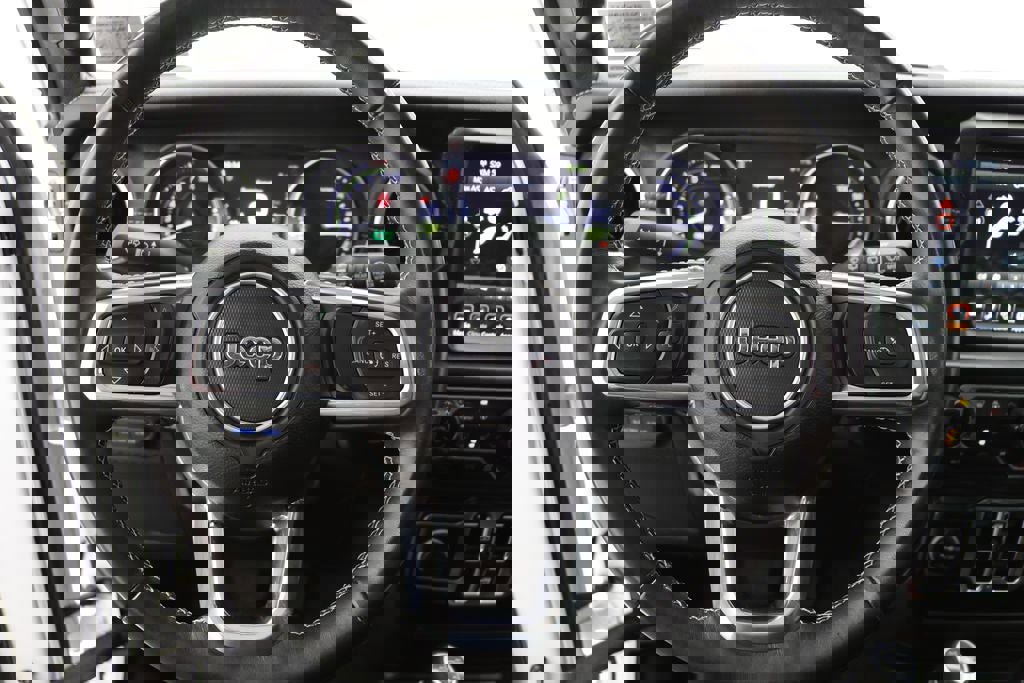 Used 2023 Jeep Wrangler Unlimited Sahara w/ Cold Weather Group image 16