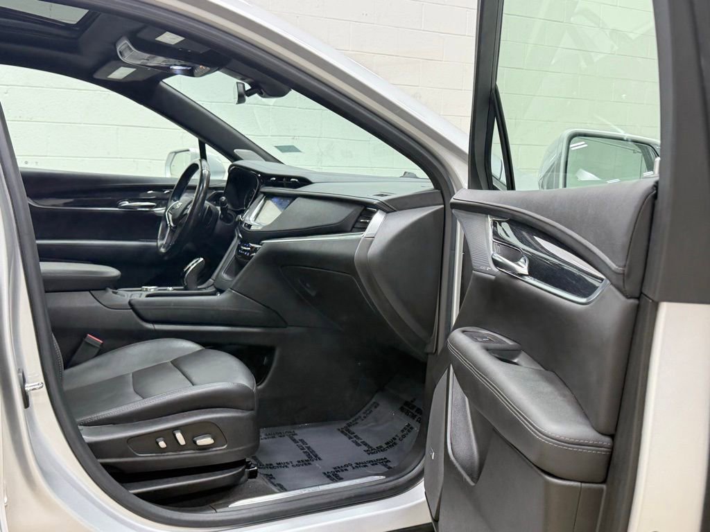 Used 2020 Cadillac XT5 Premium Luxury w/ LPO, Floor Liner Package image 38