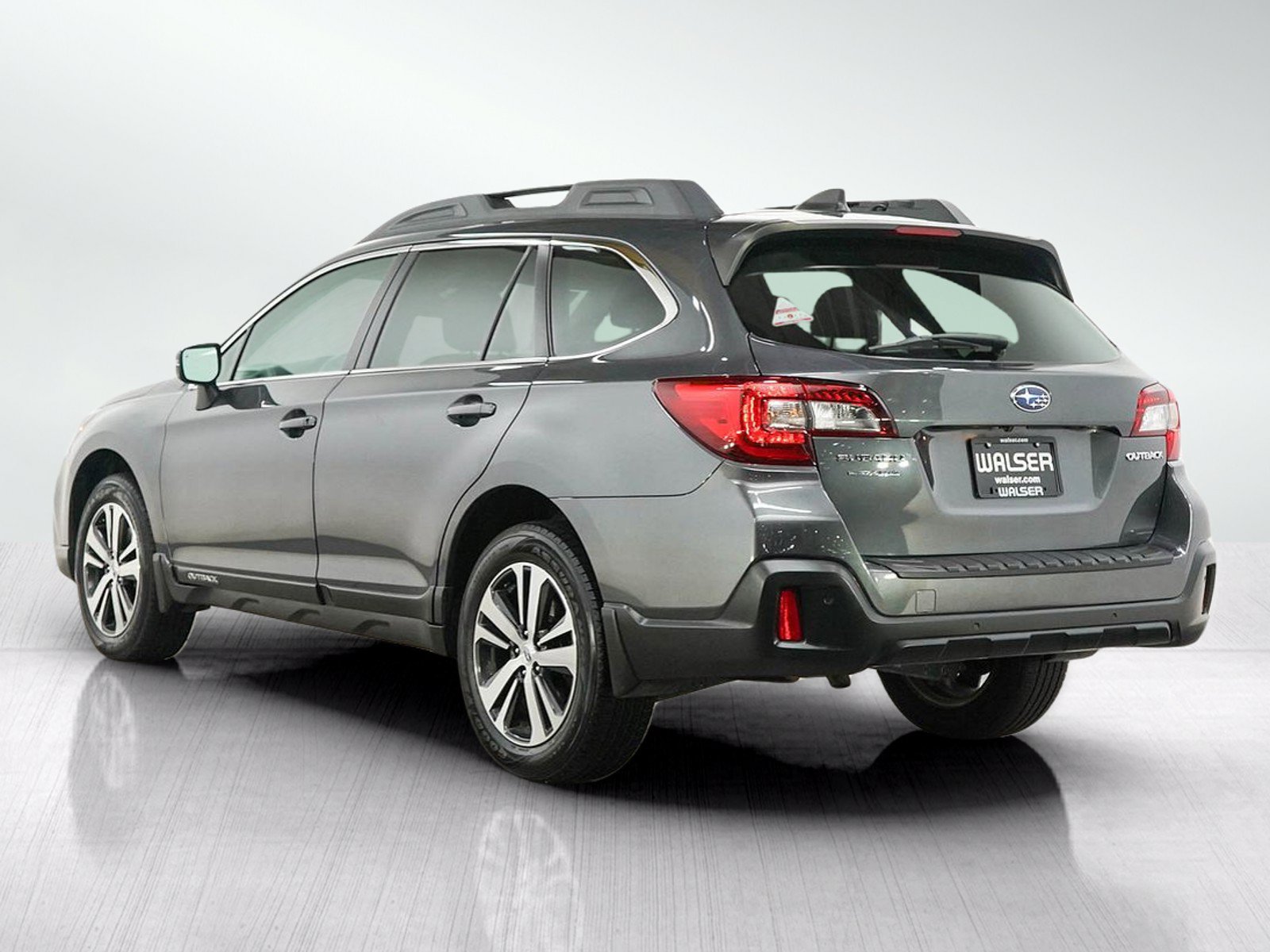 Used 2018 Subaru Outback 2.5i Limited AWD/4WD image 3