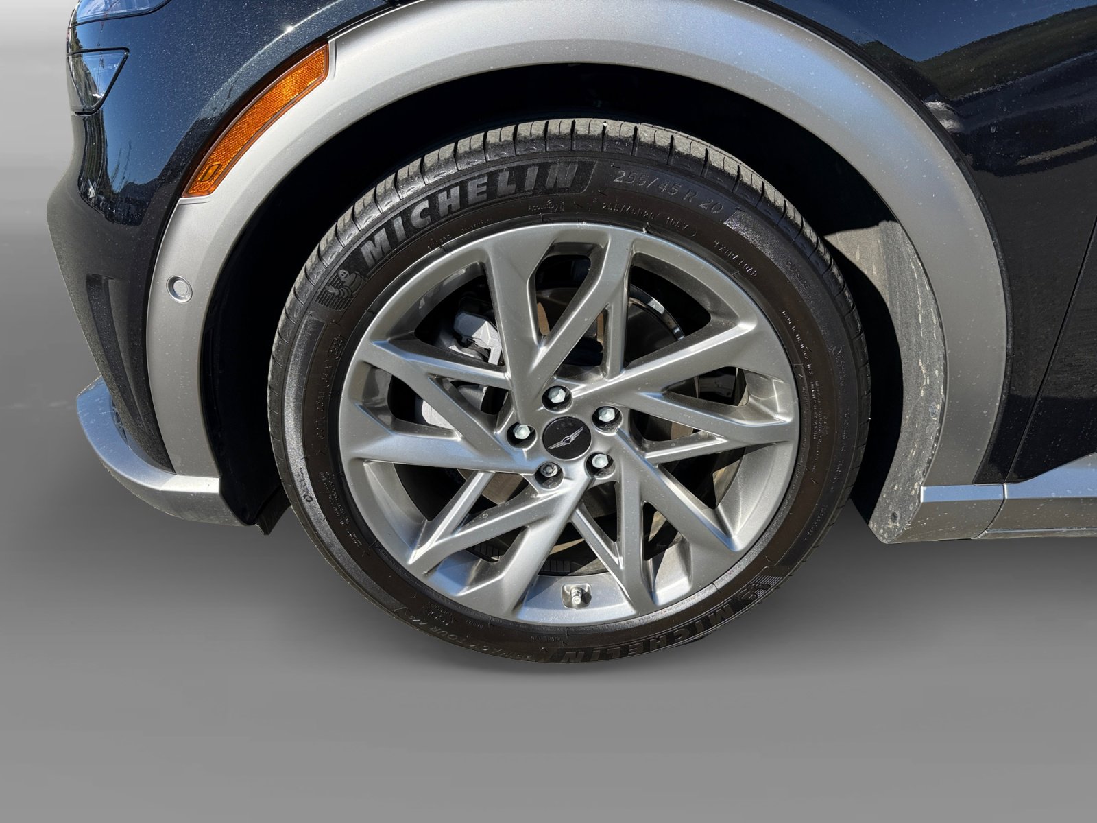 Used 2023 Genesis GV60 Advanced image 9