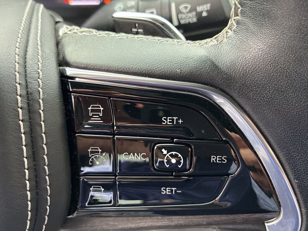 Used 2022 Jeep Grand Cherokee Overland w/ MOPAR Finishing Package AWD/4WD image 28