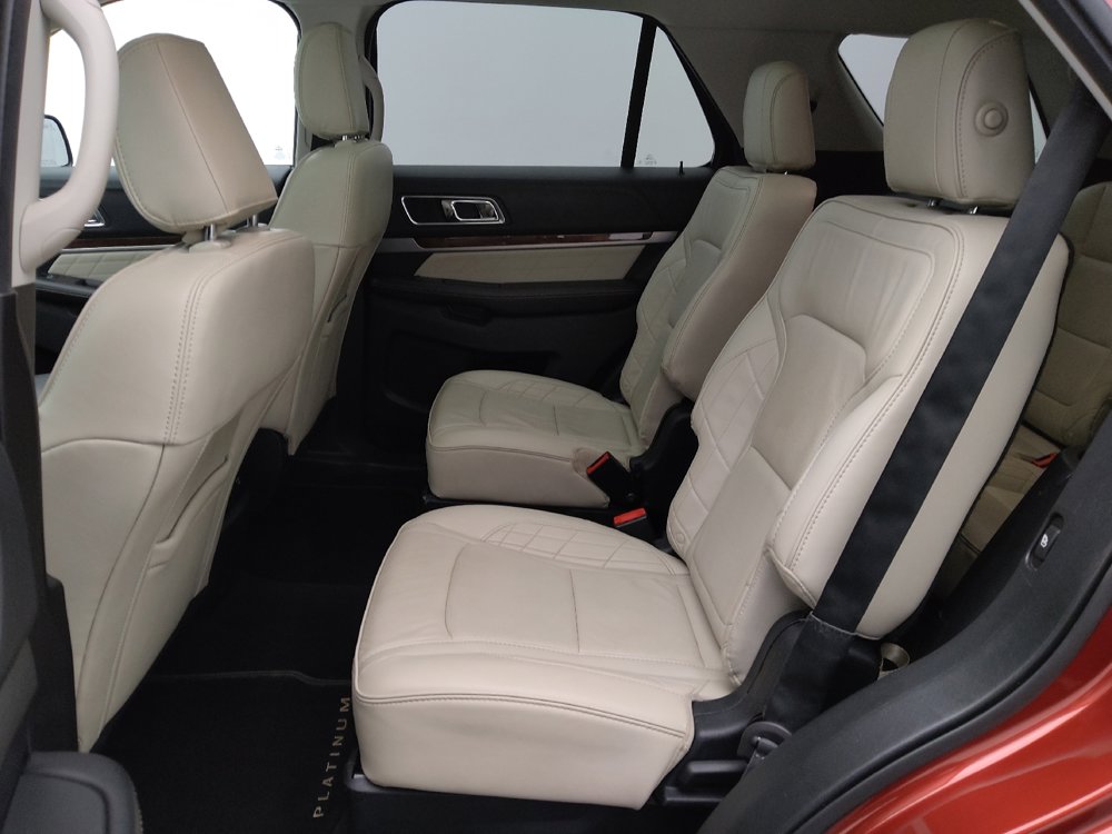 Used 2019 Ford Explorer Platinum image 18