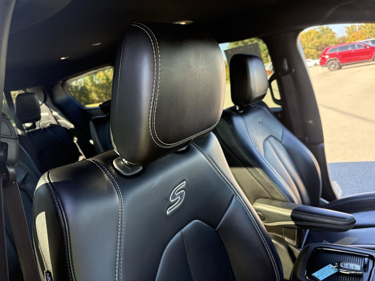 Used 2023 Chrysler Pacifica Touring-L w/ S Appearance Package FWD image 45
