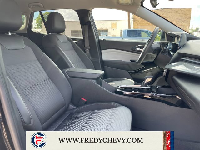 Used 2025 Chevrolet Trax LT FWD image 35
