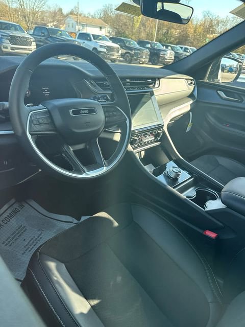 New 2025 Jeep Grand Cherokee L Altitude AWD/4WD image 3