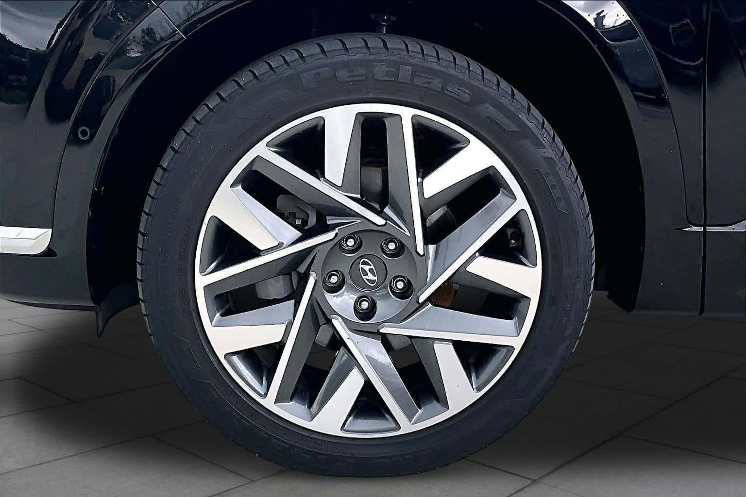 Used 2021 Hyundai Santa Fe Calligraphy AWD/4WD image 11