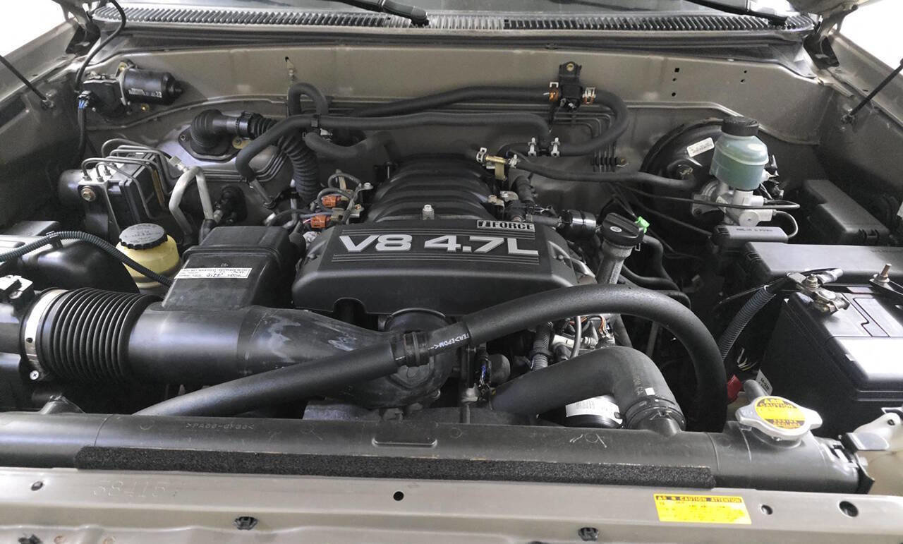 Used 2005 Toyota Sequoia SR5 RWD image 9