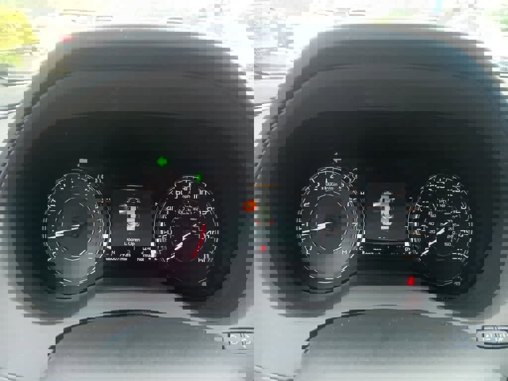 Used 2025 Acura RDX SH-AWD image 11