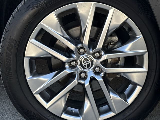 Used 2021 Toyota RAV4 XLE Premium image 10