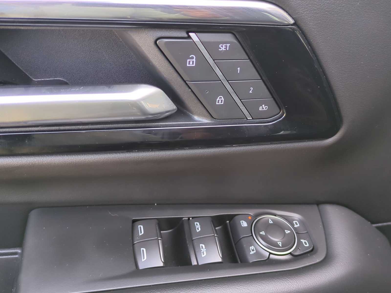 Used 2026 Chevrolet Suburban High Country AWD/4WD image 11