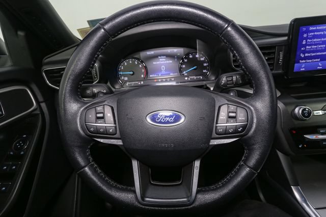 Used 2020 Ford Explorer XLT w/ Equipment Group 202A AWD/4WD image 30