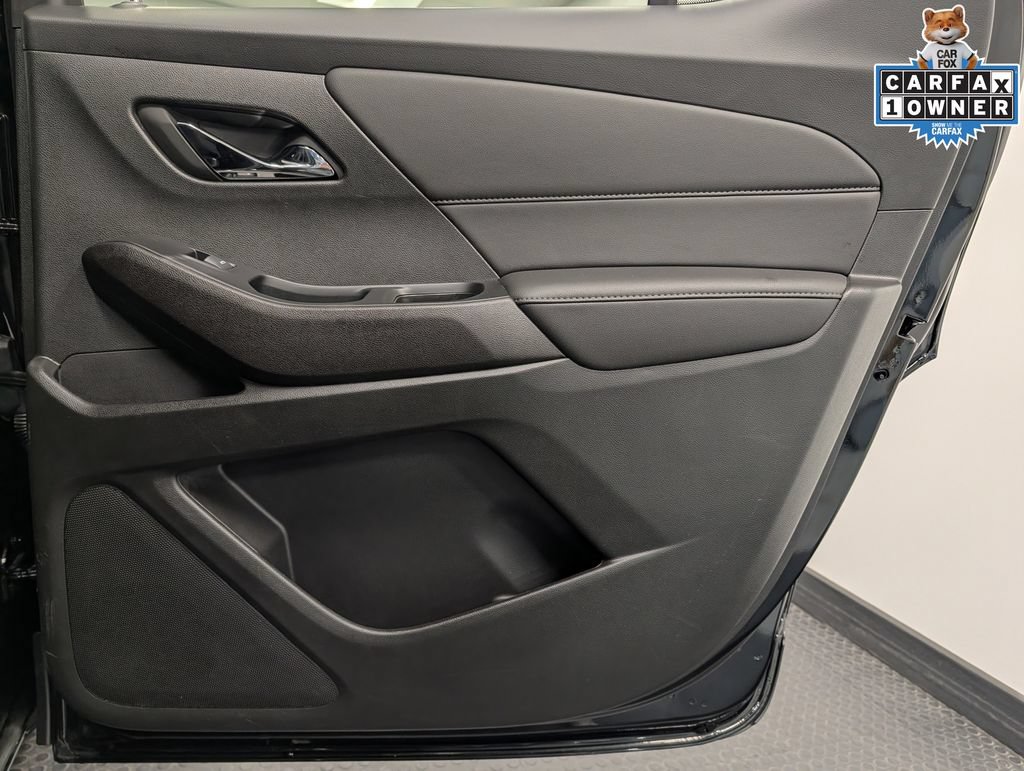 Used 2023 Chevrolet Traverse LT FWD image 26