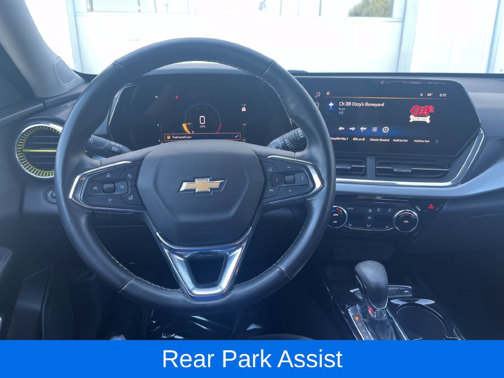 Used 2024 Chevrolet Trax LT w/ Driver Confidence Package FWD image 17