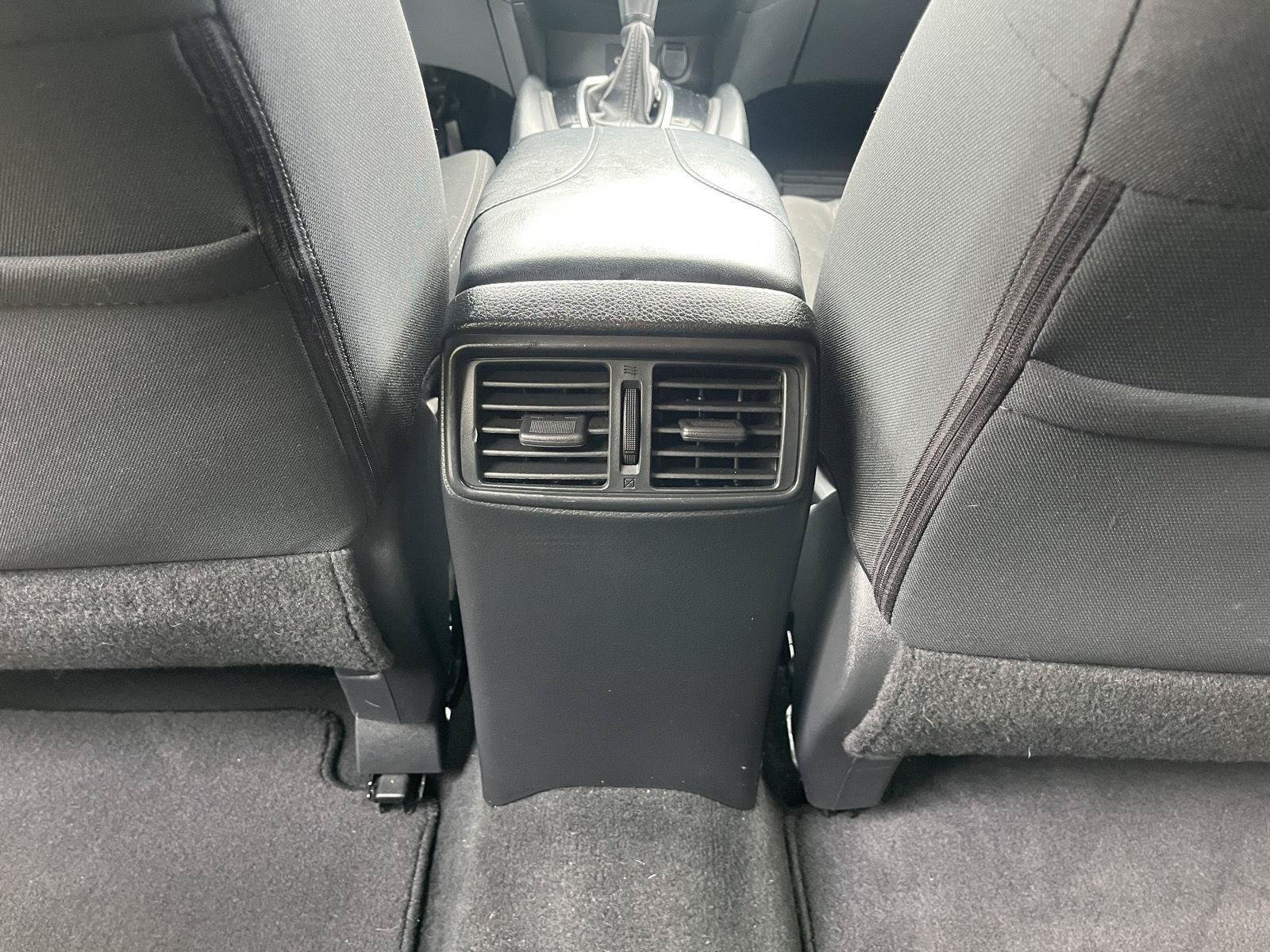 Used 2018 Nissan Rogue SV AWD/4WD image 17